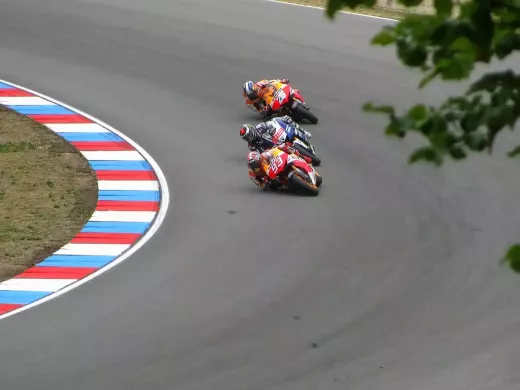 The Art of Overtaking in MotoGP: A Look at the Different Techniques Used by Riders